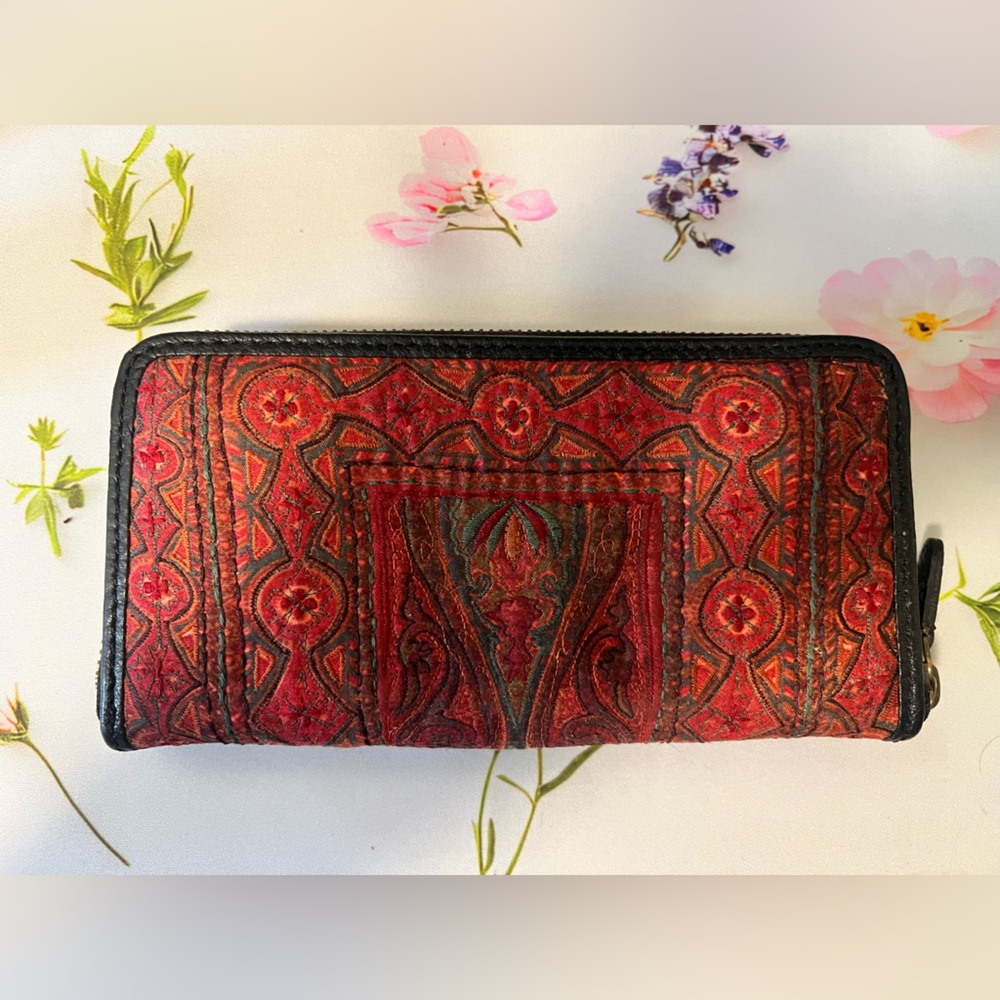 Elegant Red Patterned Ritu Kumar Wallet EUC - Picture 2 of 5